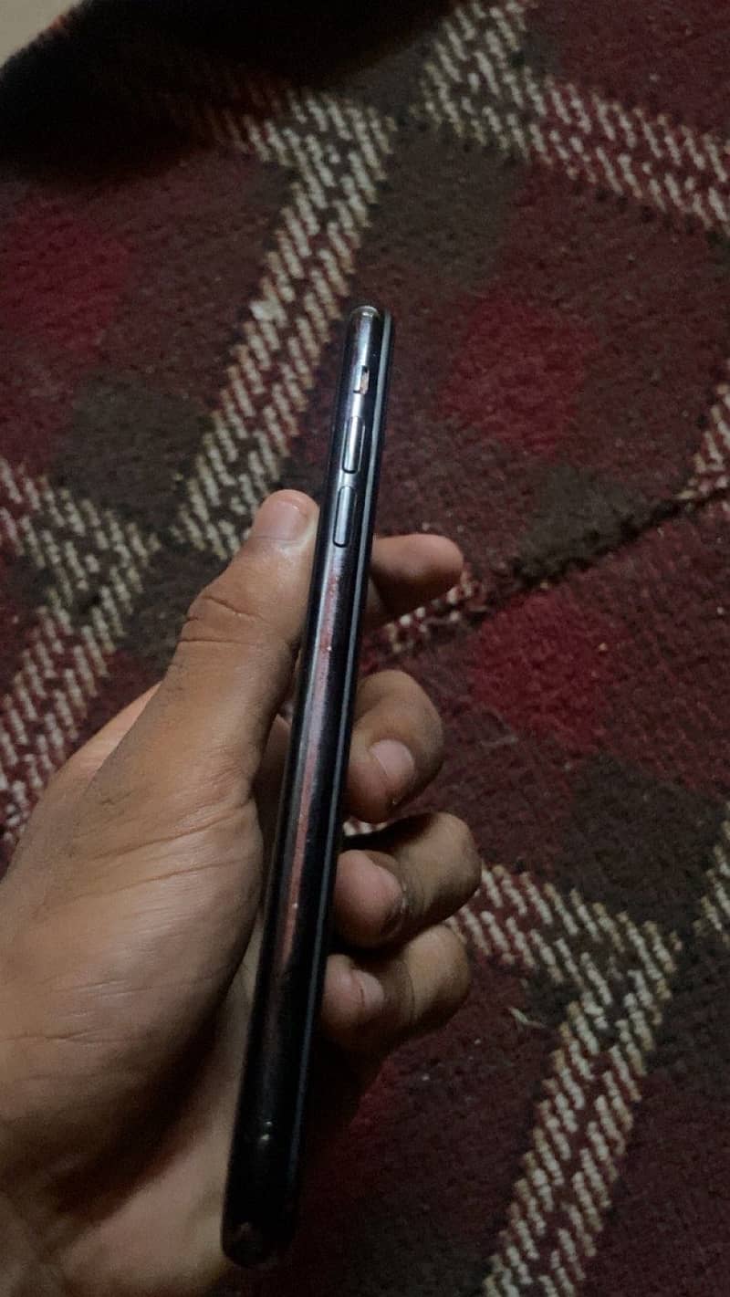 Apple iPhone X 3