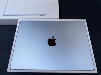 MacBook Air 13-inch M4 Chip - 16GB / 256GB