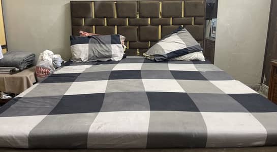 KING BED WITH MATTTRESS