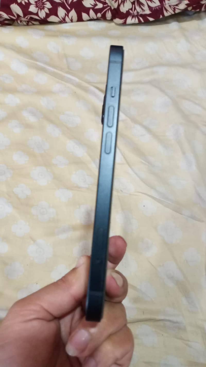 Apple iPhone 13 5