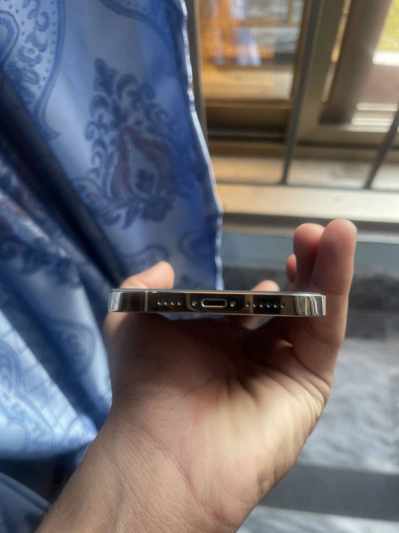 Apple iPhone 12 Pro Max 4