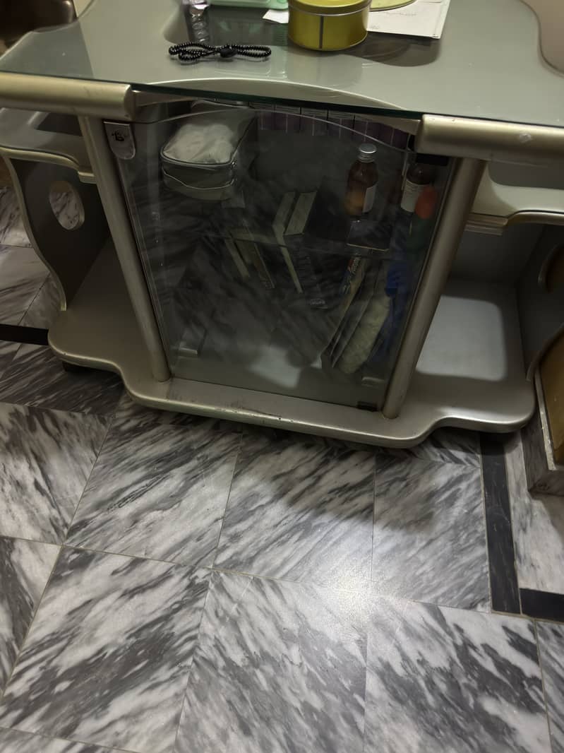 Glass trolley table 3