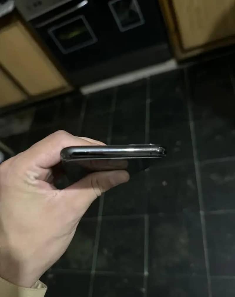 Apple iPhone 11 Pro 2