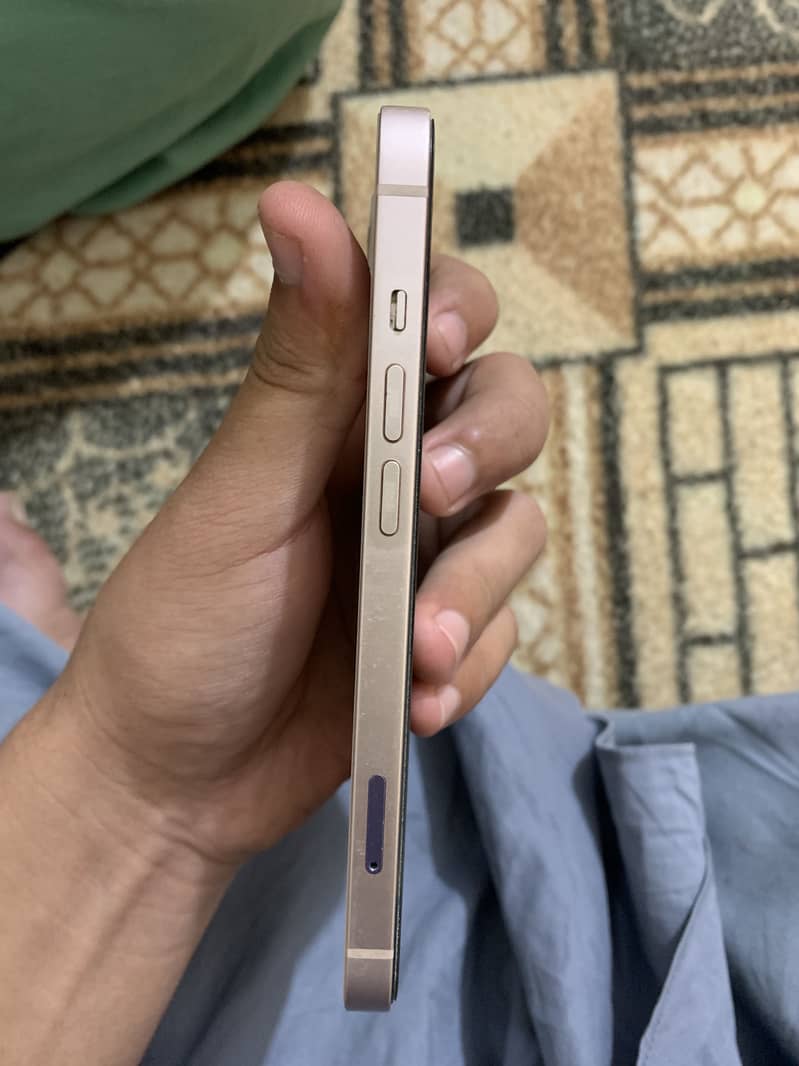 Apple iPhone 13 3