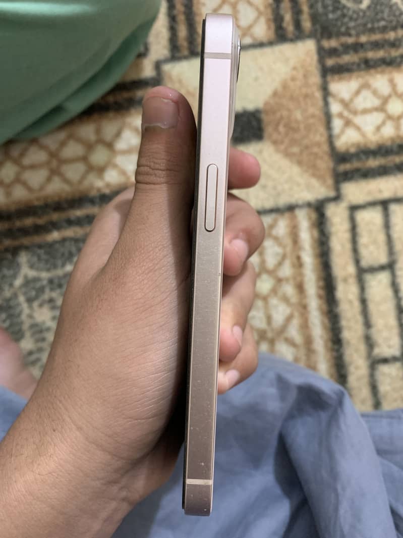 Apple iPhone 13 4