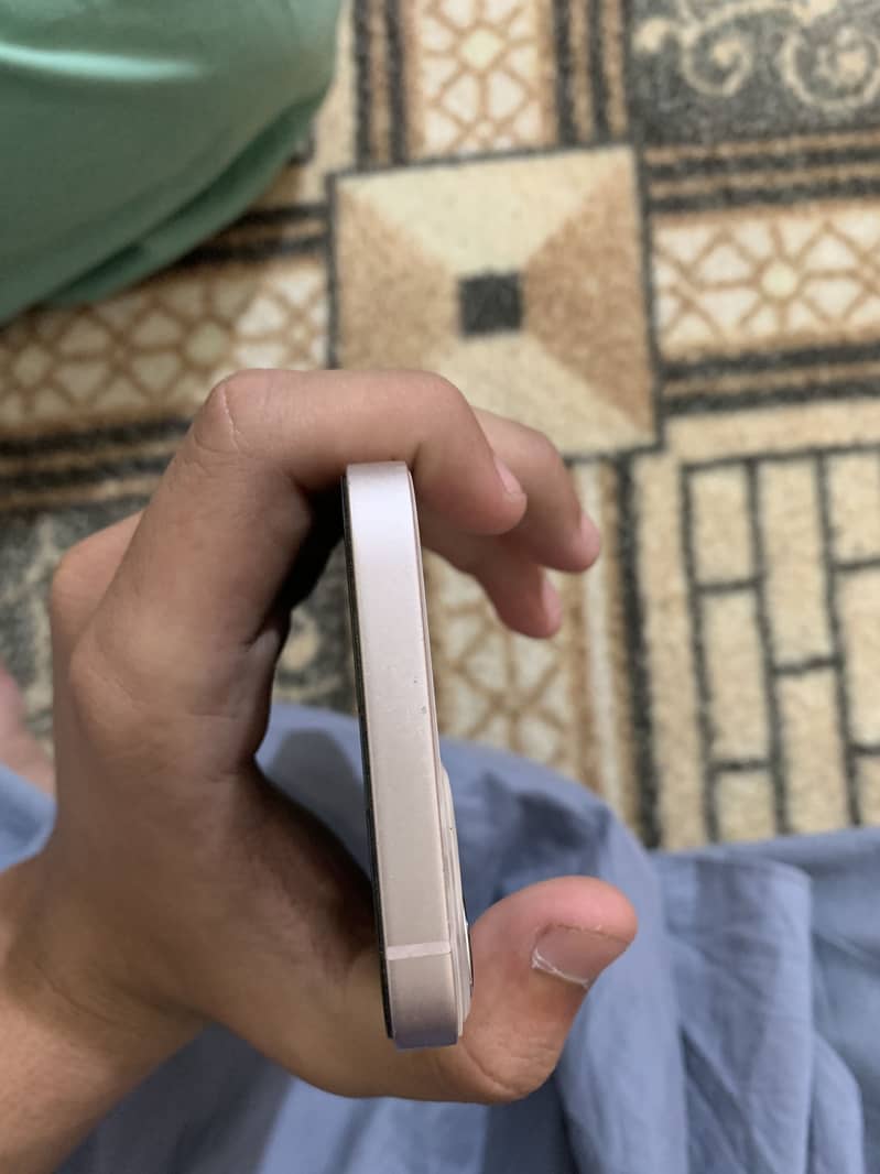 Apple iPhone 13 5
