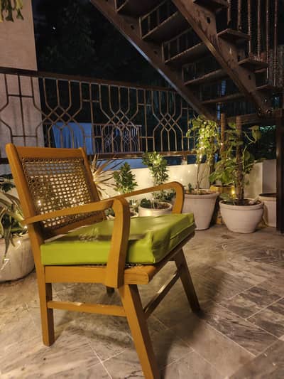 beautiful old school weave chair for sell