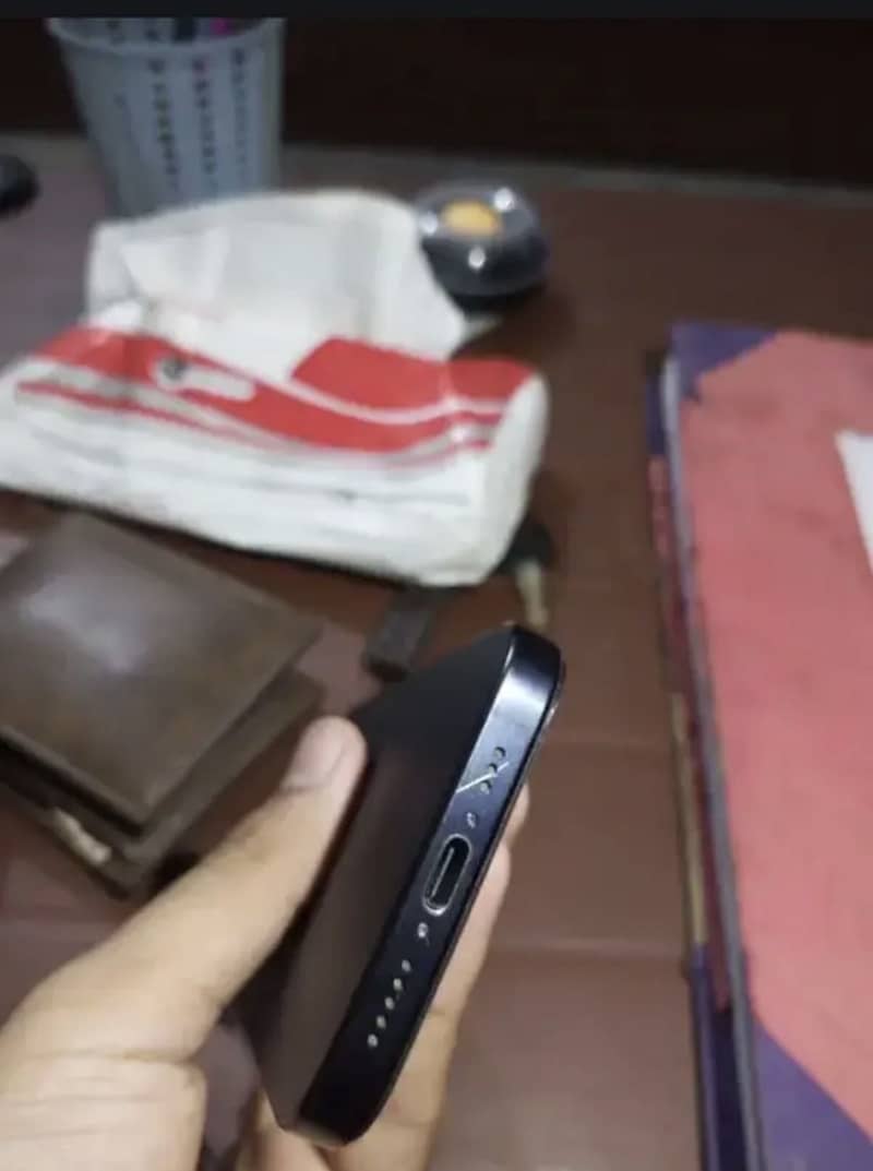 Apple iPhone 15 Pro 0