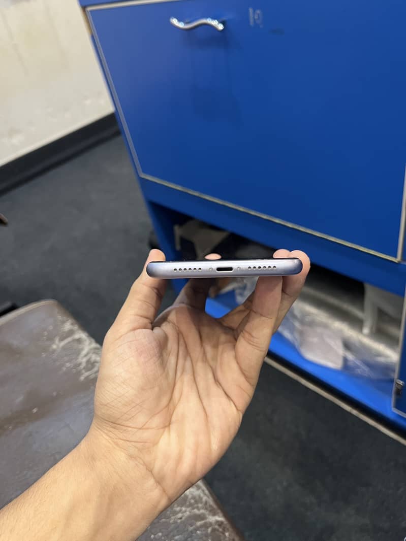 Apple iPhone 11 3