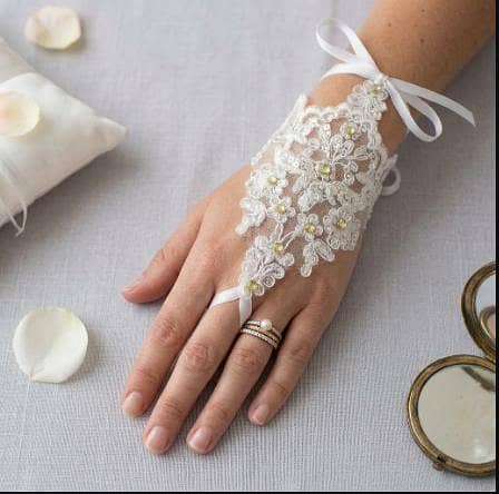 1 Pair Women's Wrist Length Fingerless Lace Gloves - Elegant Stretch Floral Handwear for Weddings, Bridal & Formal Parties R5930