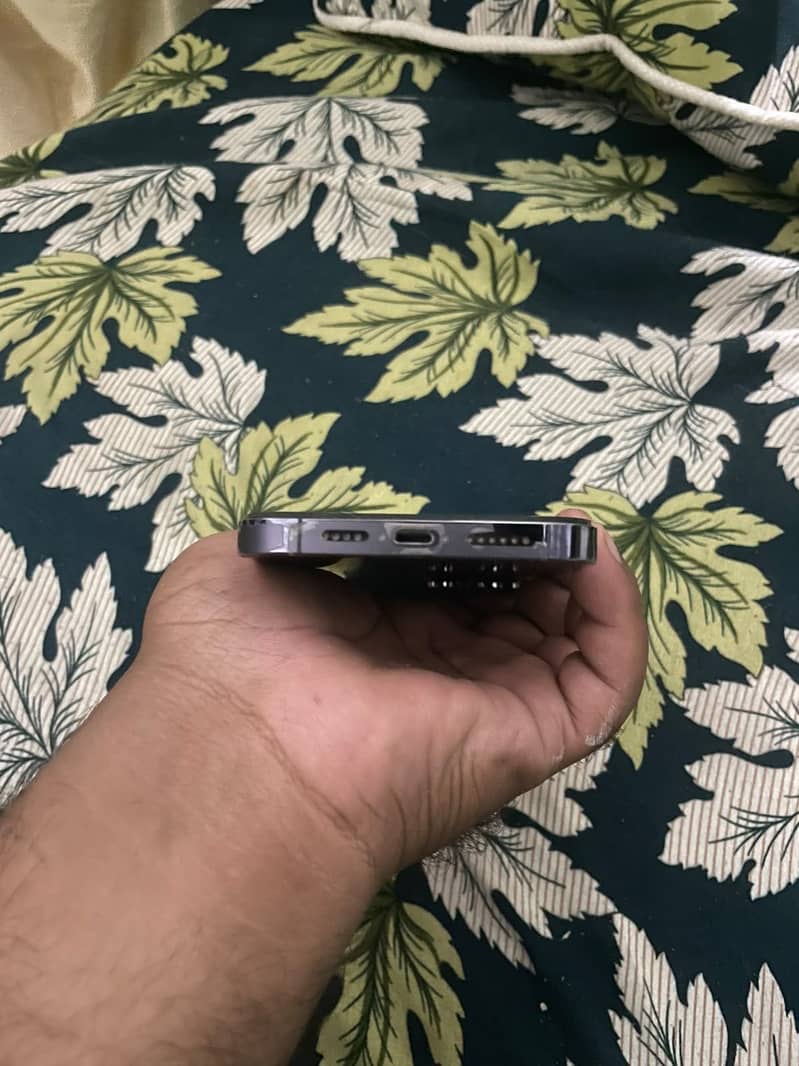 Apple iPhone 14 Pro Max 4