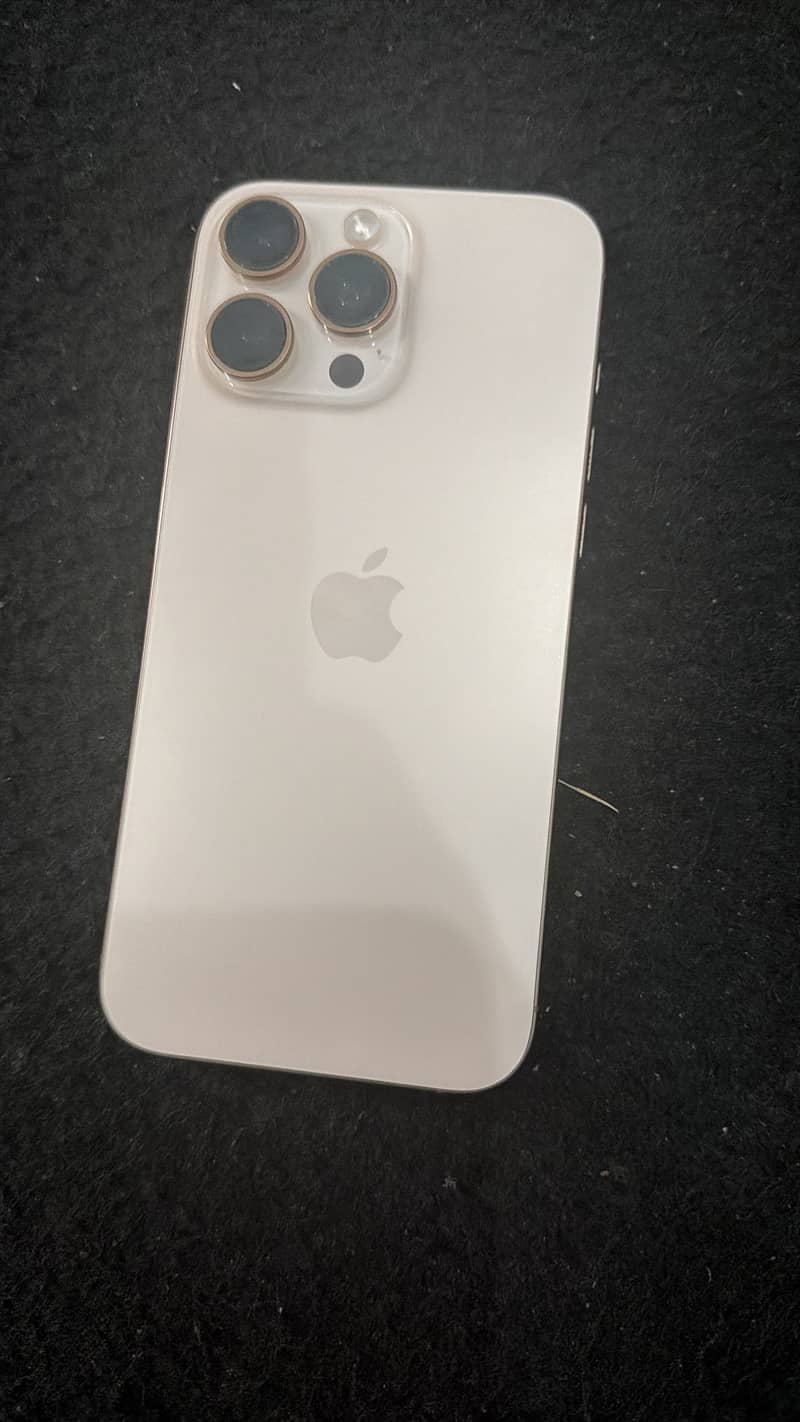 Apple iPhone 16 Pro Max 4