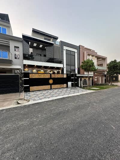 10-Marla Ultra Modern Designer House Facing Park Available For Sale