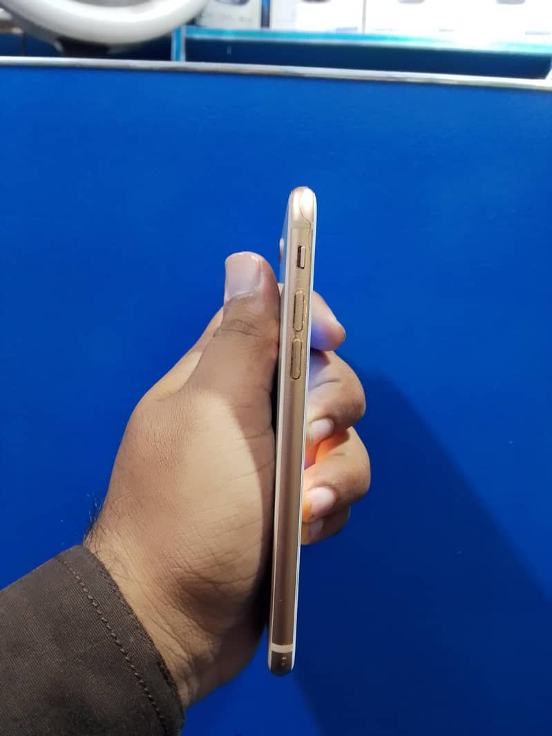 Apple iPhone 8 3
