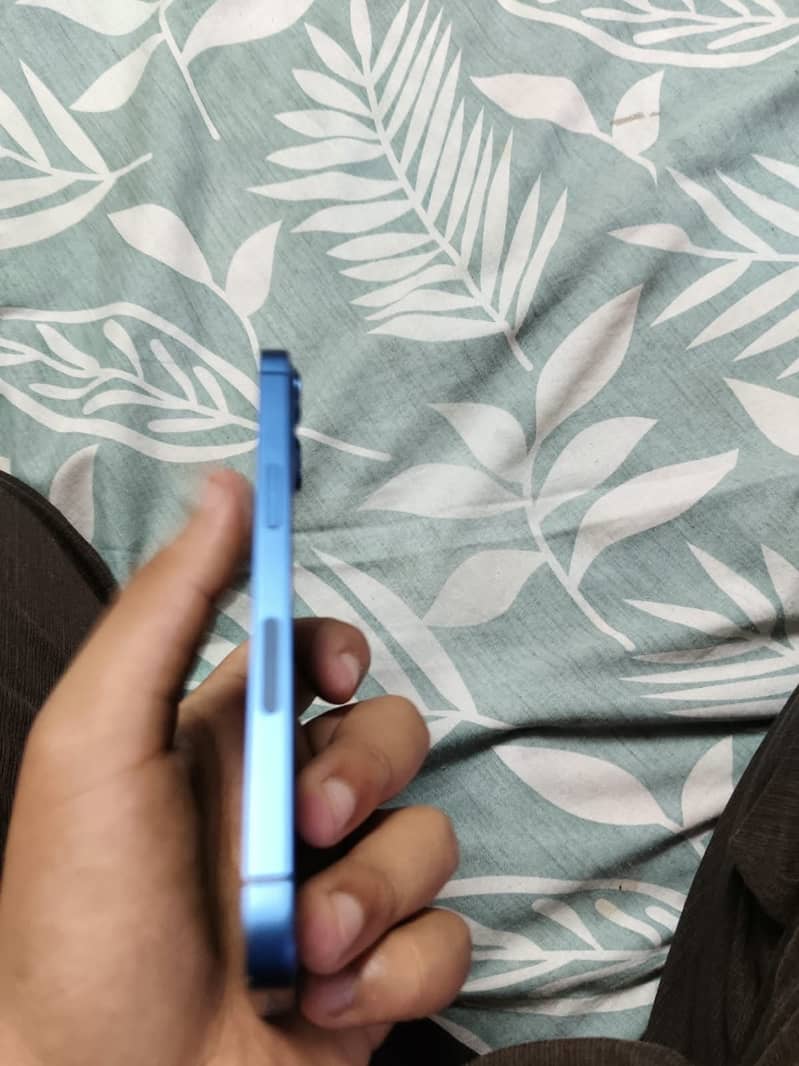 Apple iPhone 13 3
