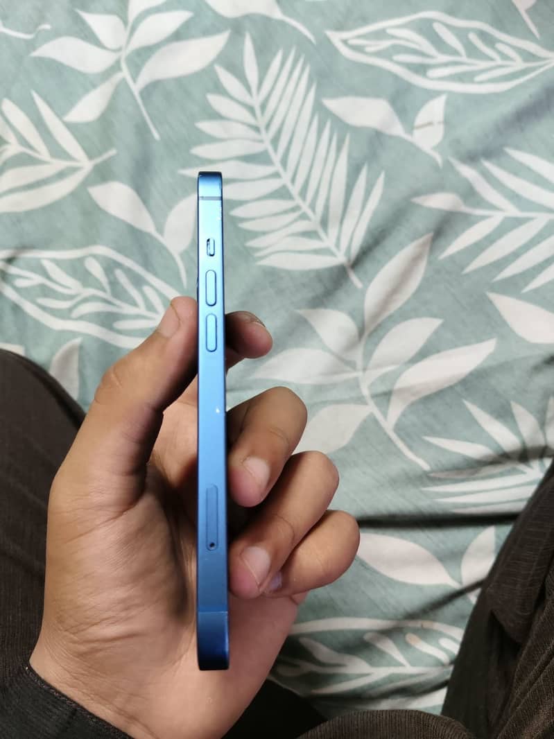Apple iPhone 13 4