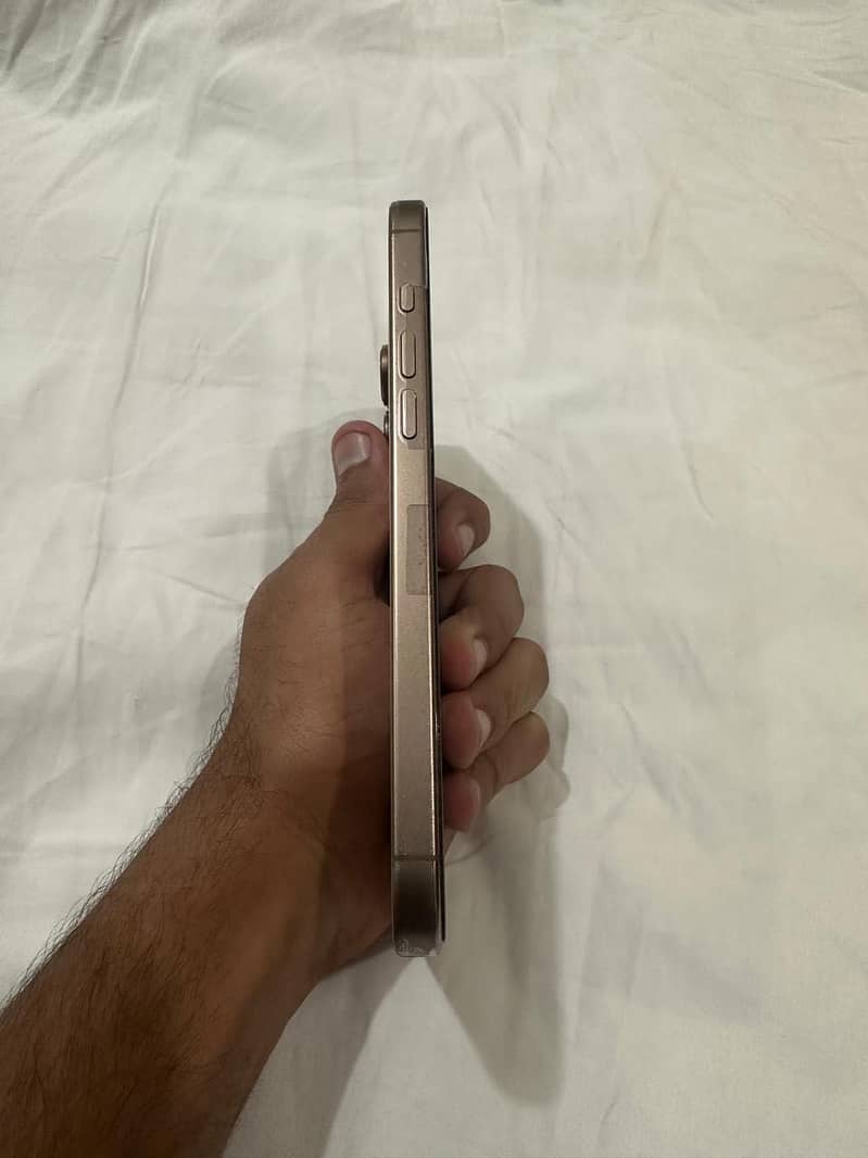 Apple iPhone 16 Pro Max 3