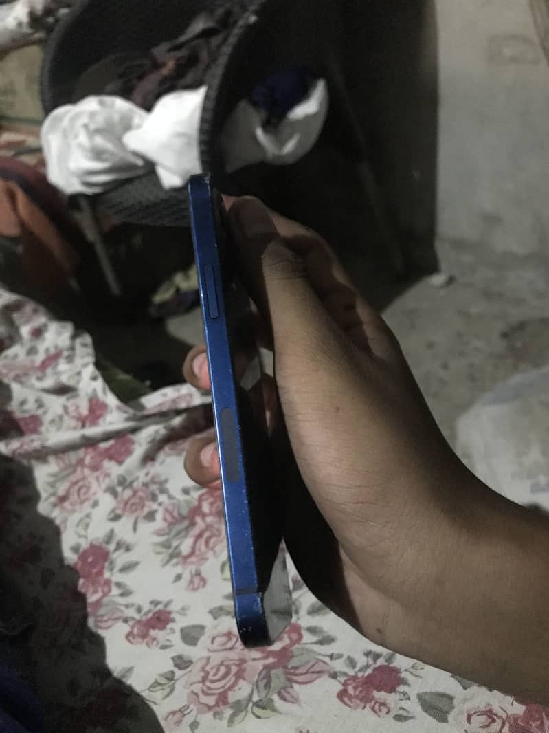 Apple iPhone 12 2