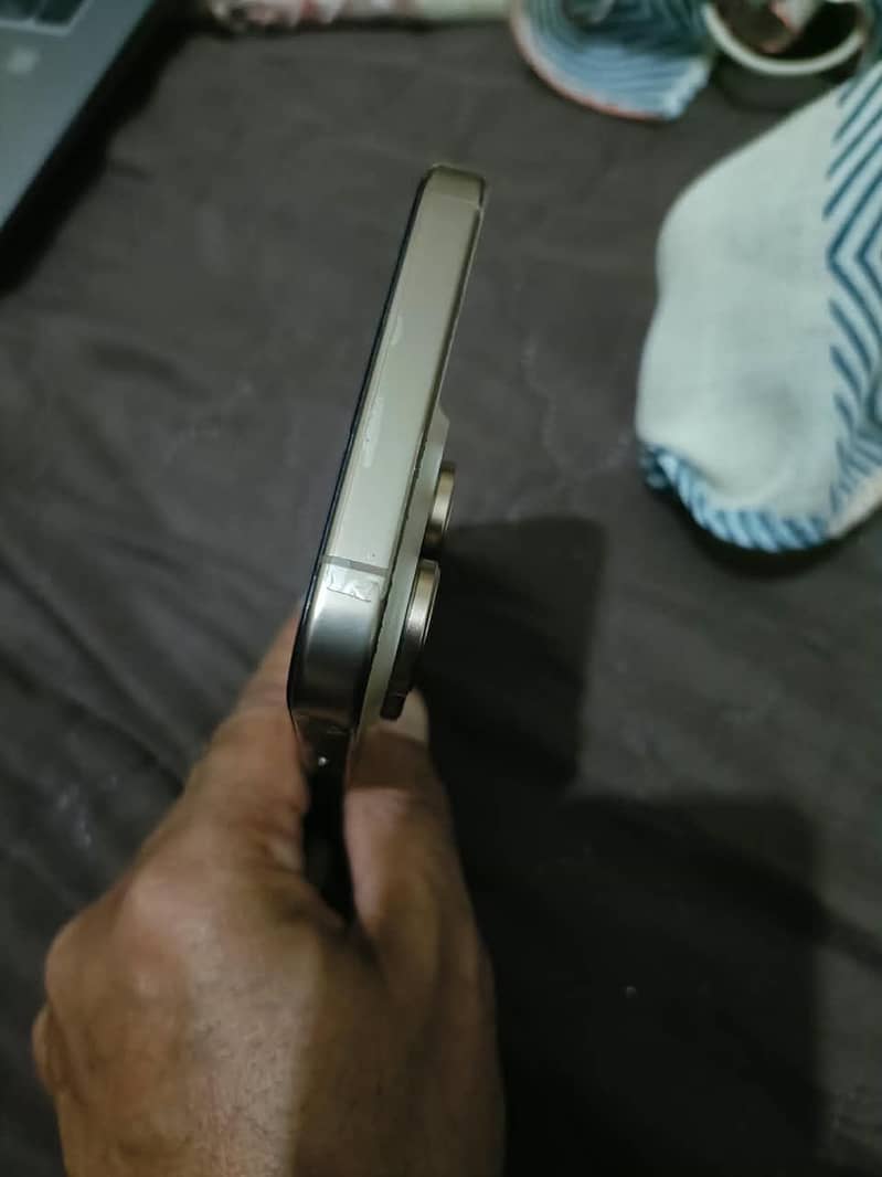 Apple iPhone 16 Pro Max 7