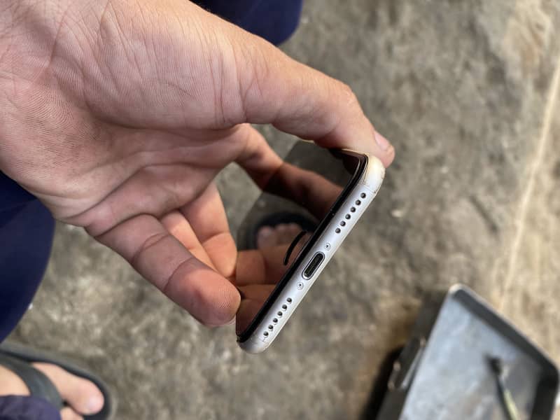 Apple iPhone SE 3 4
