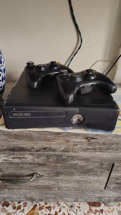 Xbox 360 S 250gb with 2 wireless controllers