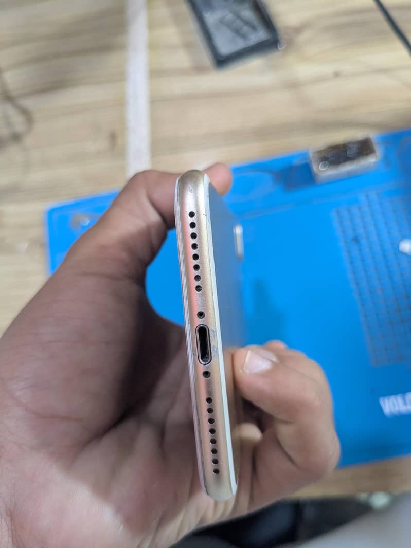Apple iPhone 7 Plus 2
