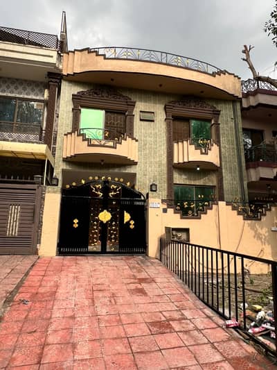 G11/1 Double story House For Sale size 25+60 Marble floor 70 feet Road