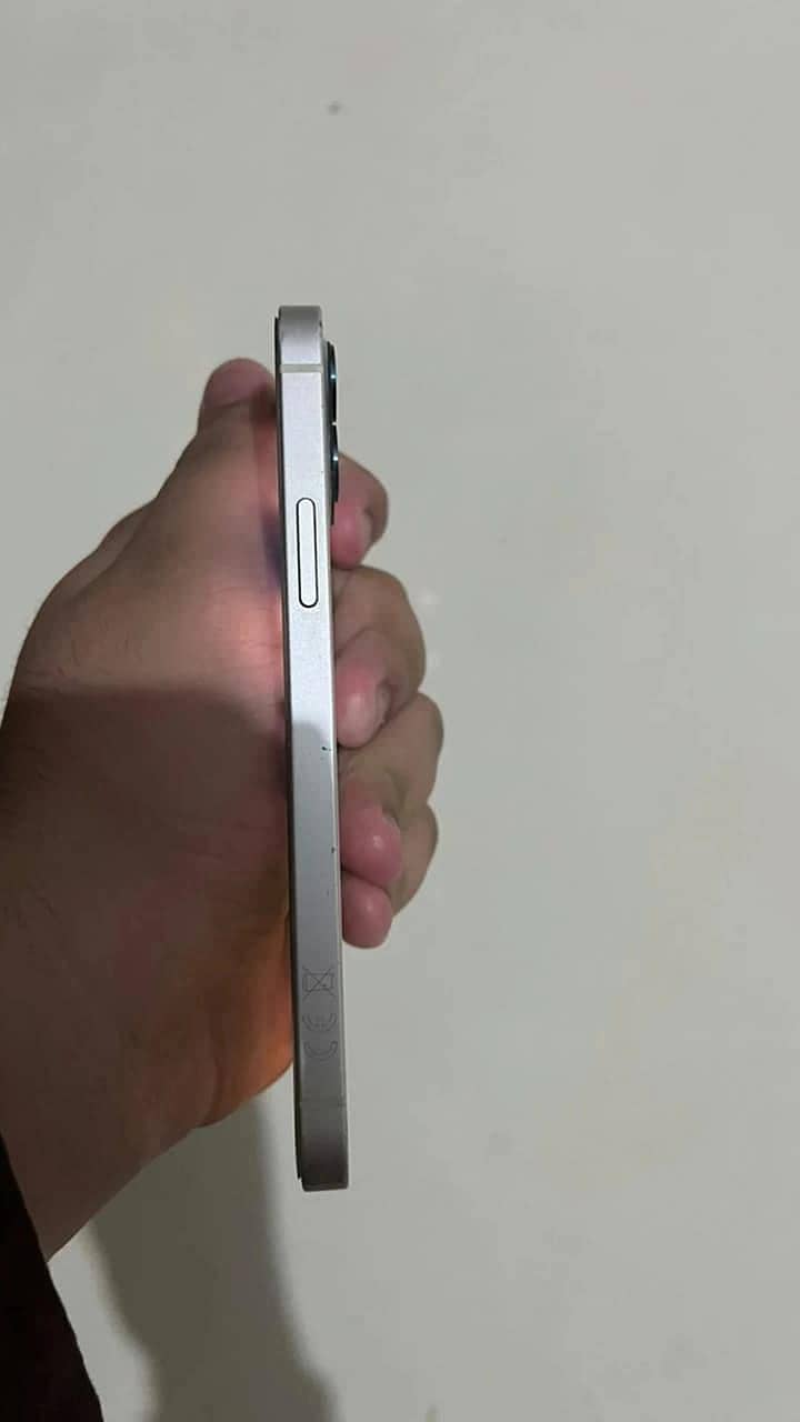 Apple iPhone 12 4