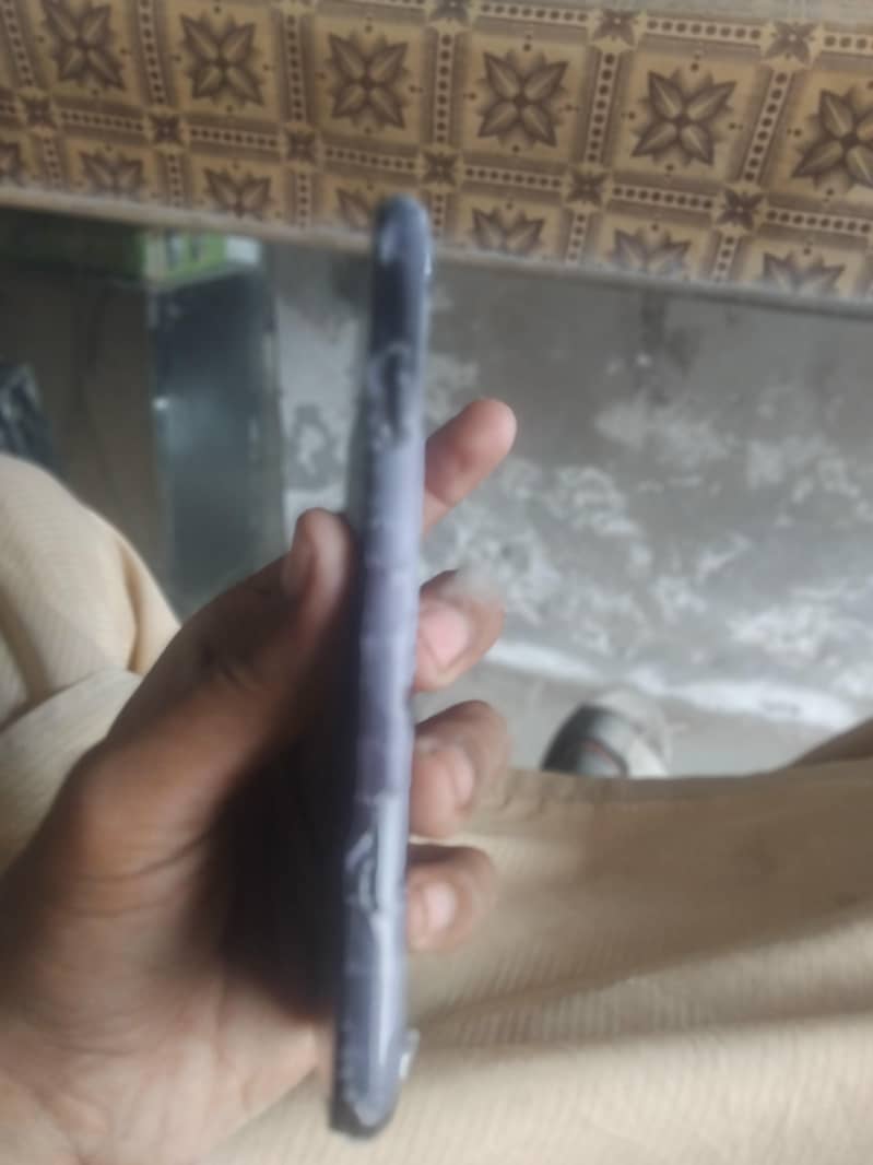 Apple iPhone 11 4