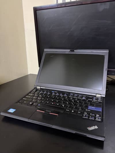 Lenovo ThinkPad X220 (Core i5 / 8GB RAM / SSD) – Excellent Performance