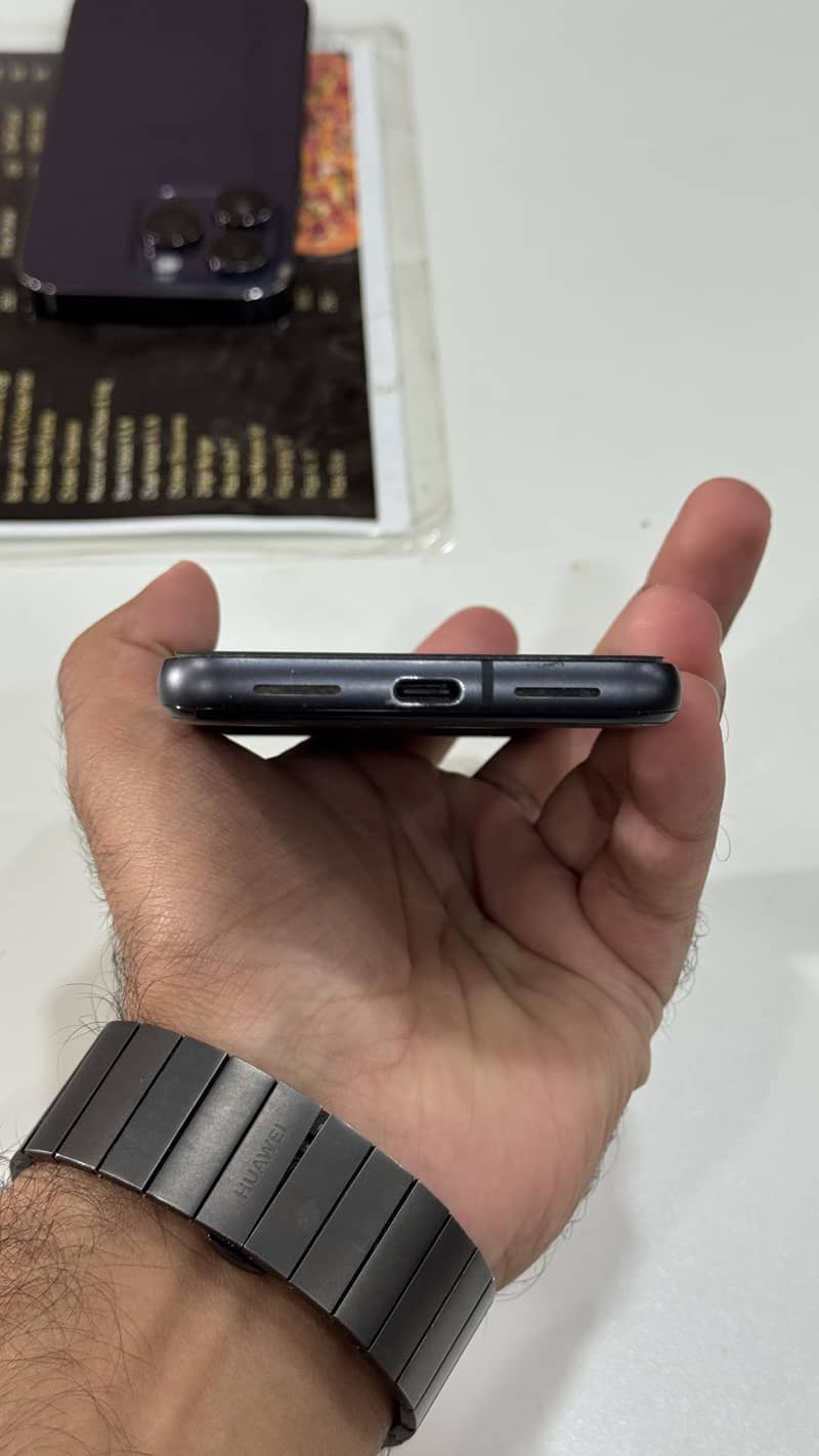 Google Pixel 8 4