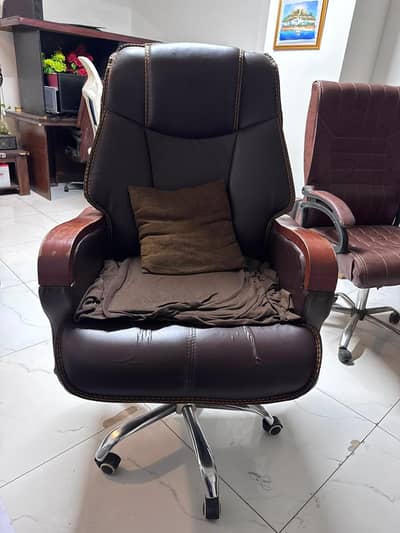 Executive Office Chair with Wheels – Brown