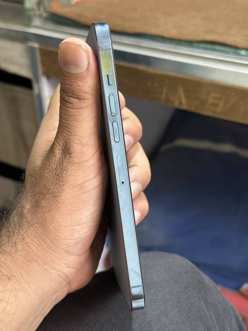 Apple iPhone 13 Pro Max 2