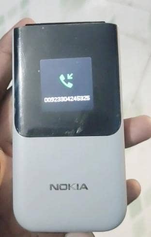 Nokia 2720 Flip