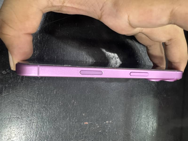 Apple iPhone 16 2
