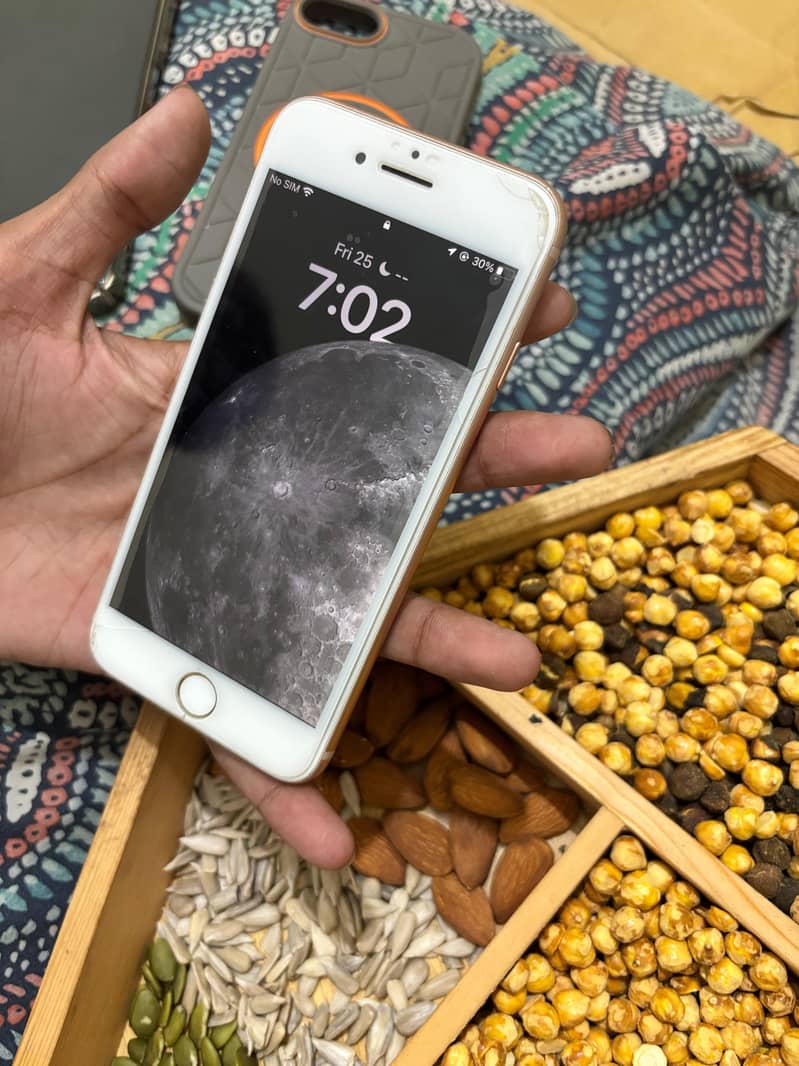 Apple iPhone 8 1