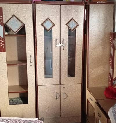 Excellent dividers and side tables great deal