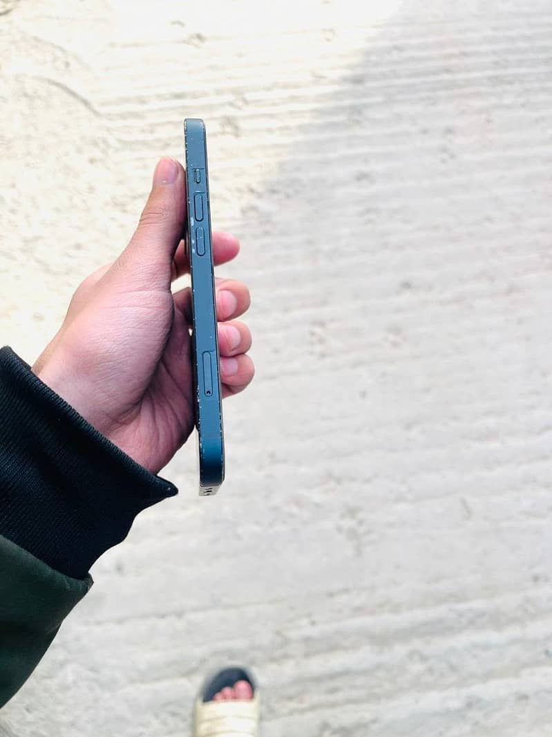 Apple iPhone 13 4