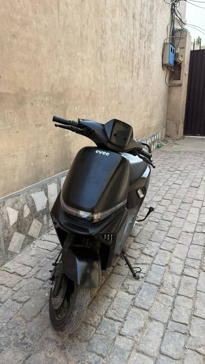 Evee S1 Electric Scooter 2026 Model Like New Graphene Battery