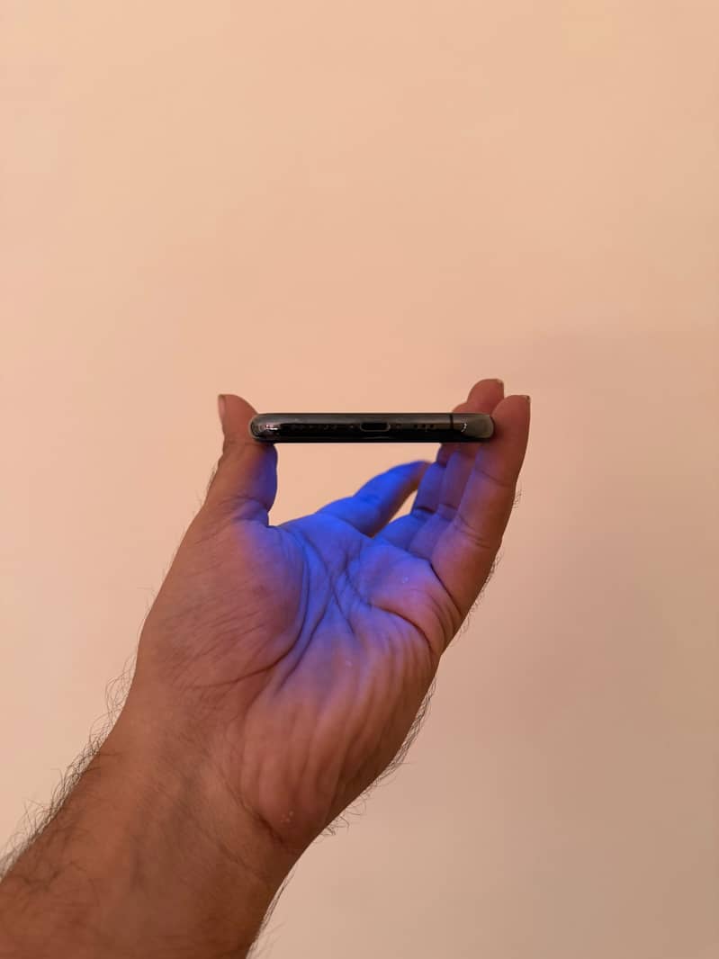 Apple iPhone 11 Pro 4