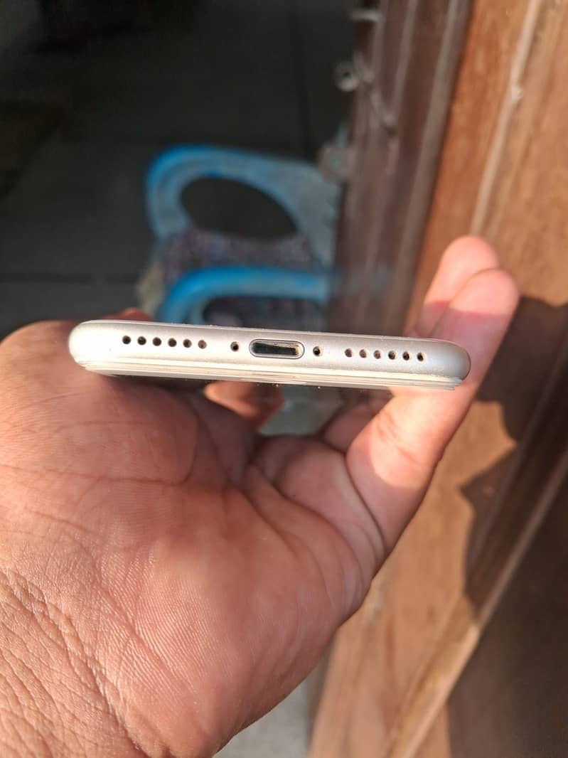Apple iPhone 7 2