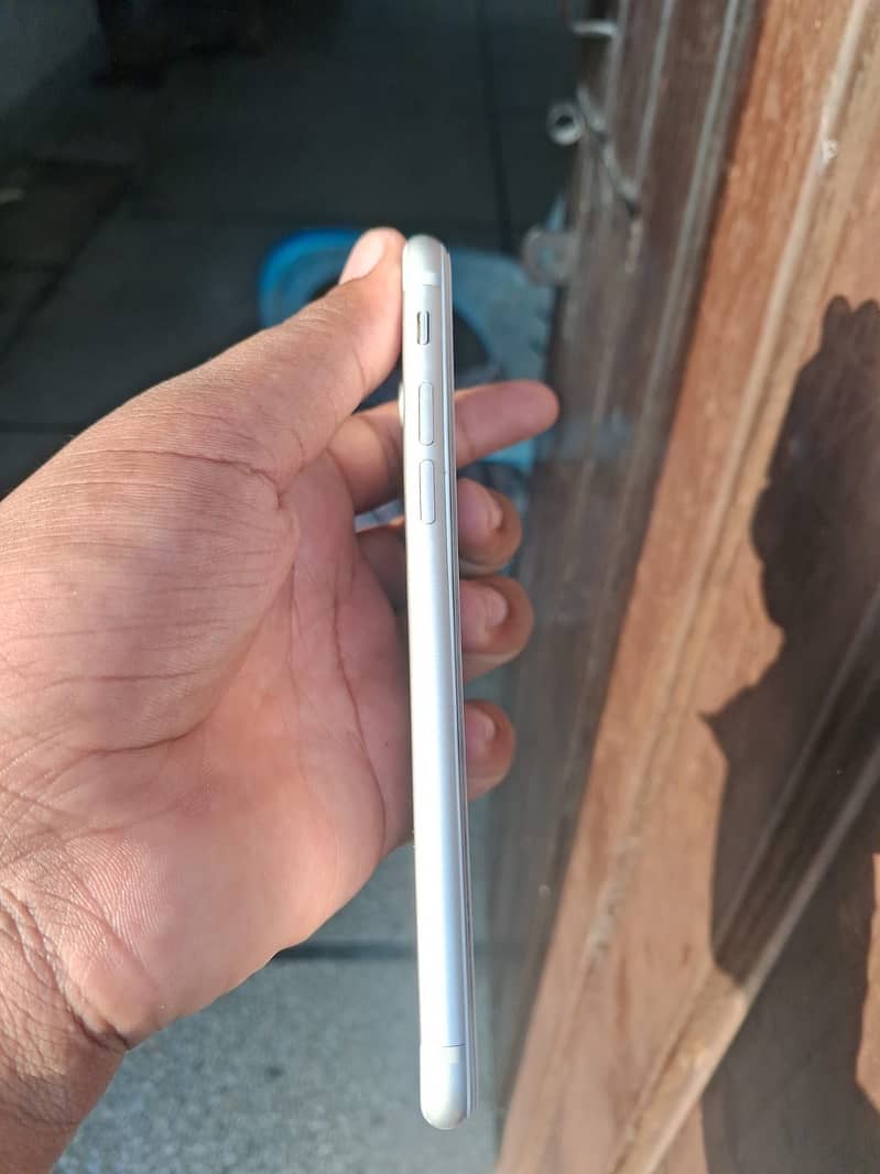 Apple iPhone 7 3