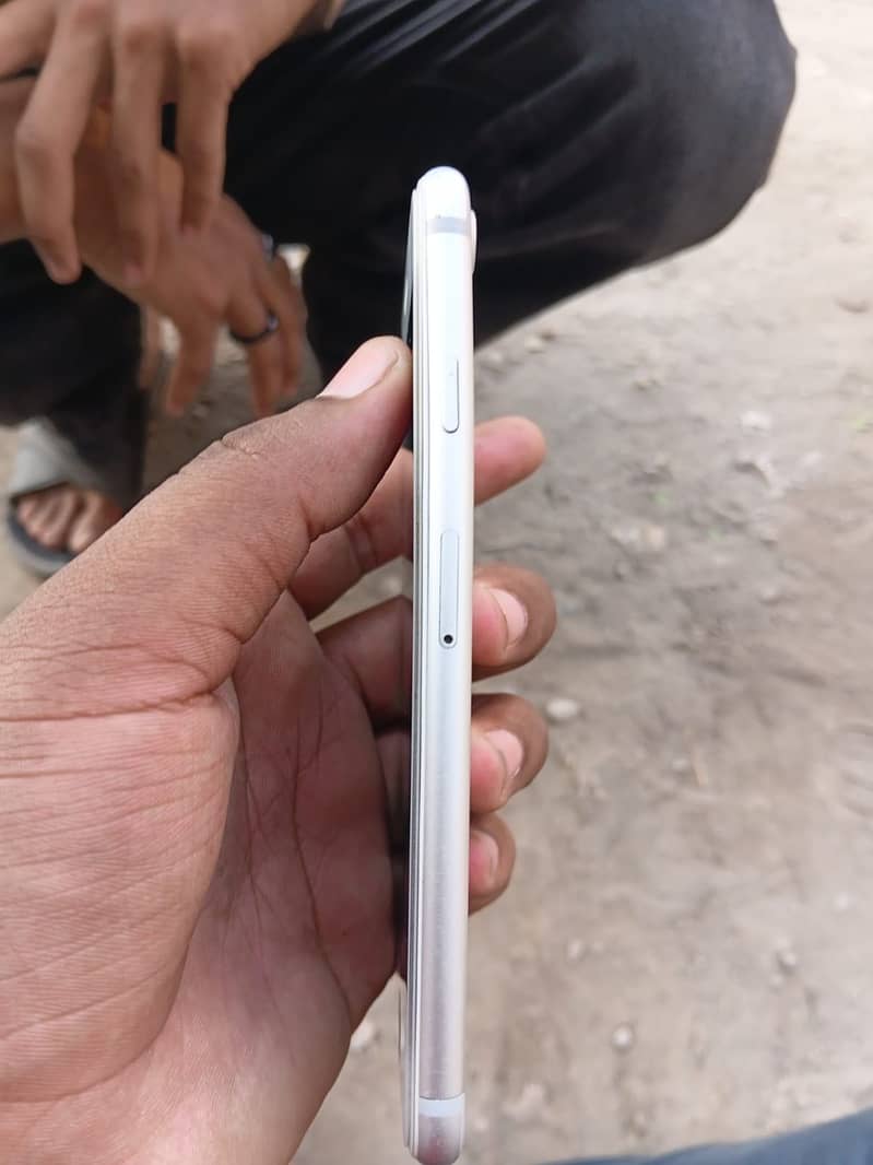 Apple iPhone 7 7