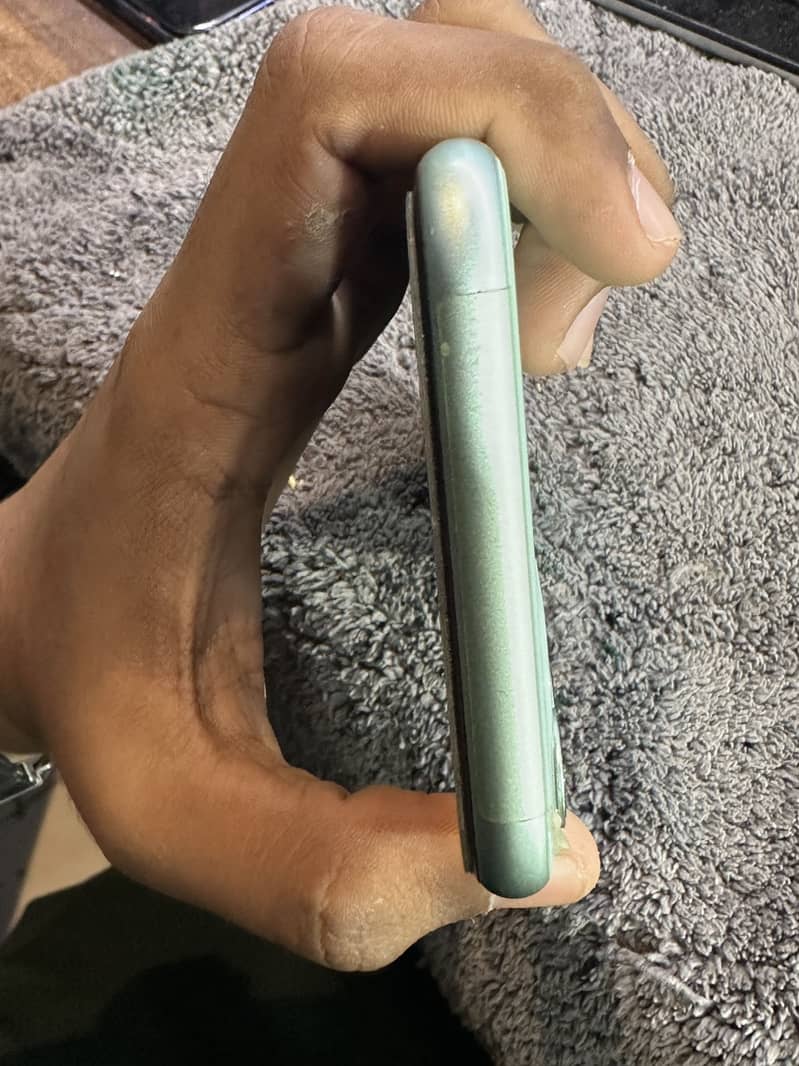 Apple iPhone 11 4
