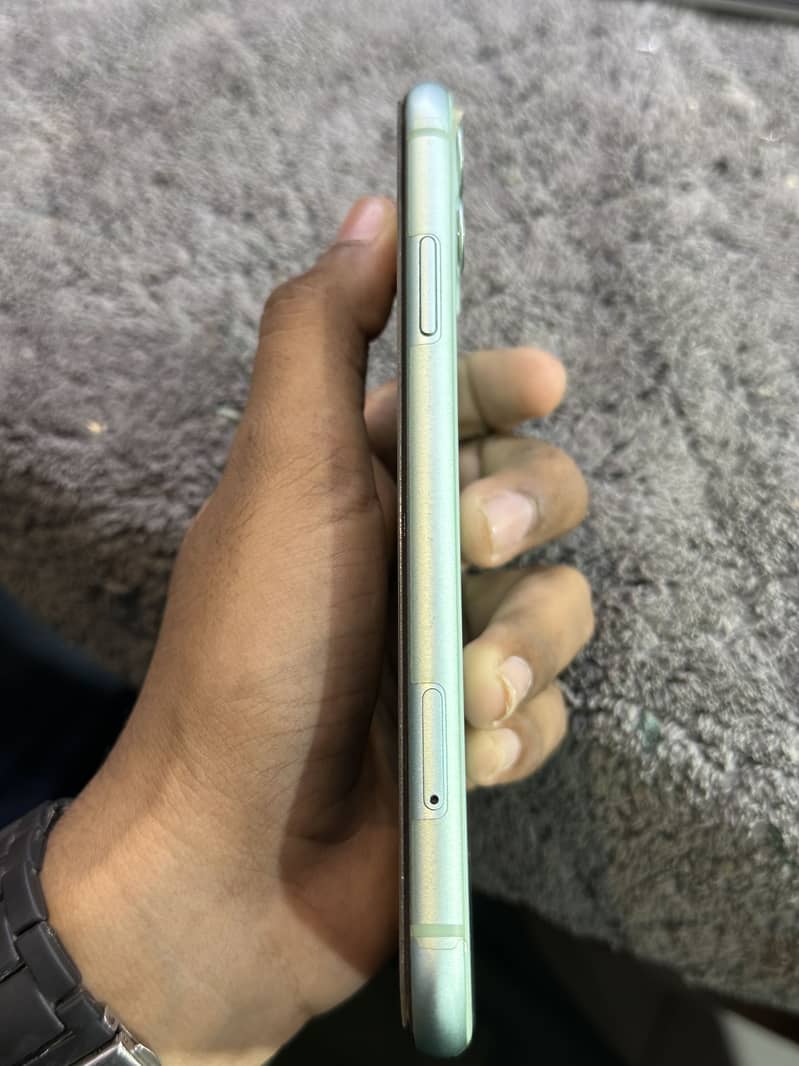 Apple iPhone 11 7