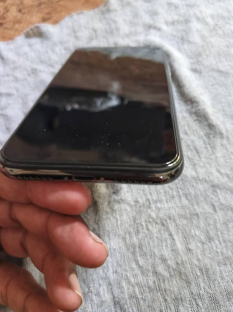 Apple iPhone X 3