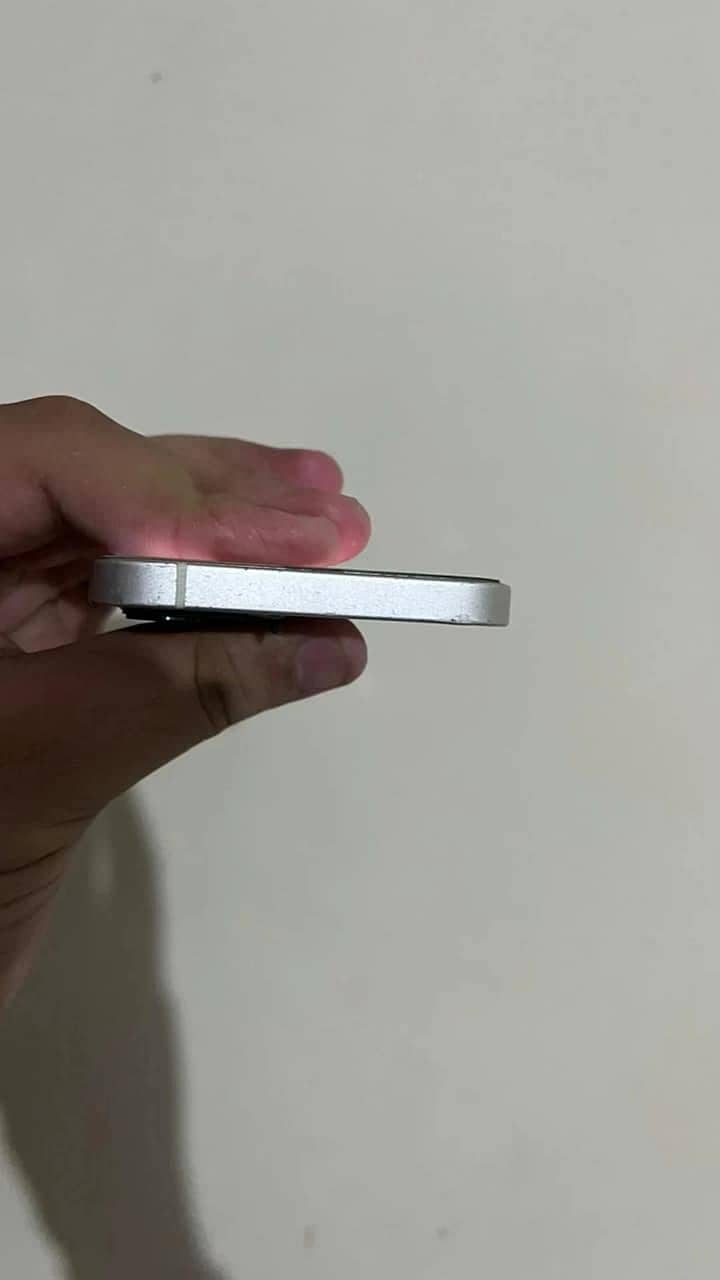 Apple iPhone 12 4