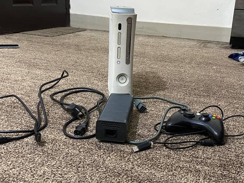 Xbox 360 used condition with one controller 1