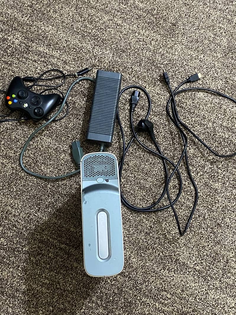 Xbox 360 used condition with one controller 5