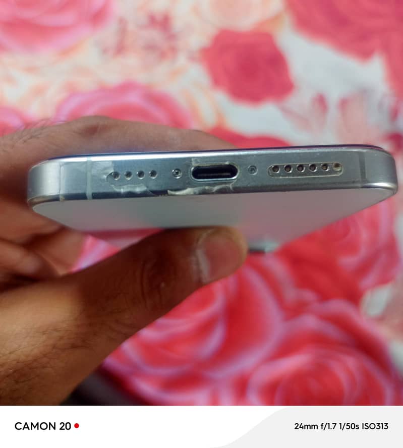 Apple iPhone 15 Pro Max 3